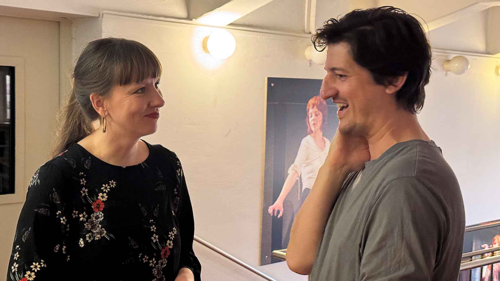 Dr. Marina Böddeker und Regisseur Nicolas Ehret im Vorgespräch
